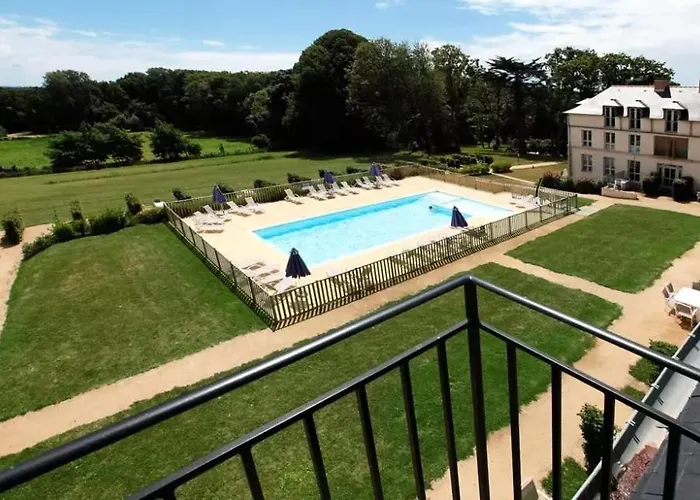 Kergonano - Parking Prive Et Piscine